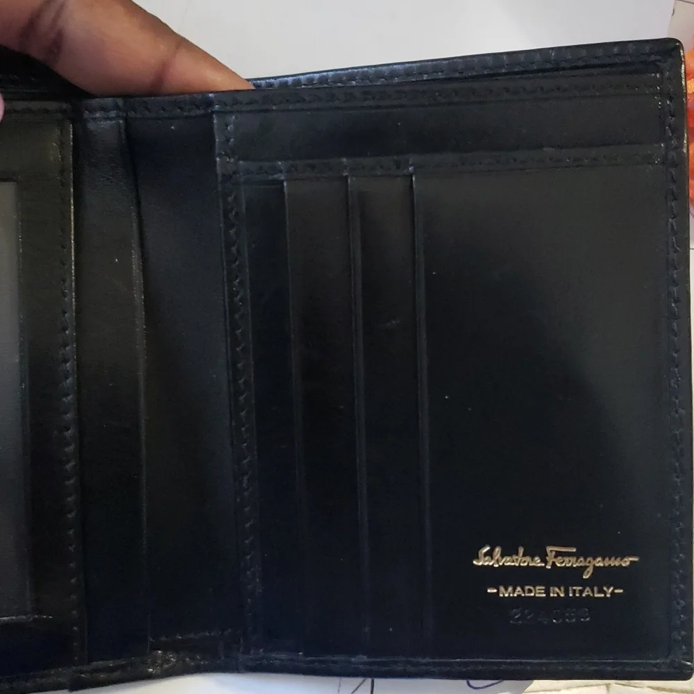 Salvatore Ferragamo Black Leather Wallet. Small continental size - Picture 3 of 9